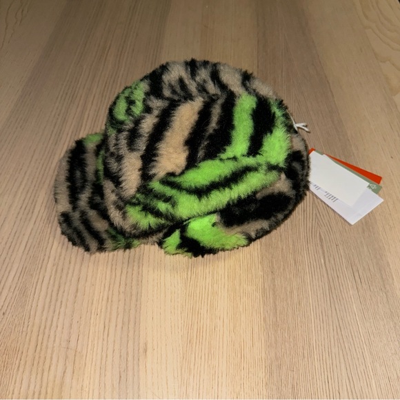 H&M innovation co-exist collection fleece hat - Picture 2 of 8